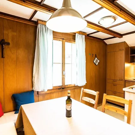 Haus Buercher アパート