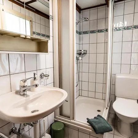 Haus Buercher アパート